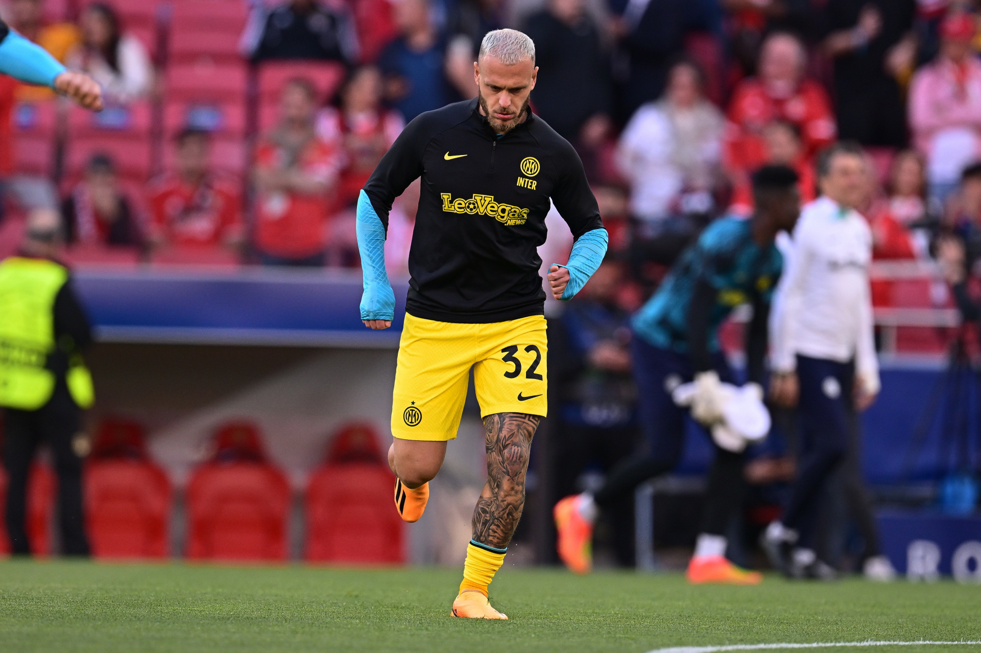 包含国际米兰首回合惊险本菲卡，张本智和砍下11记关键球，全场沸腾的词条